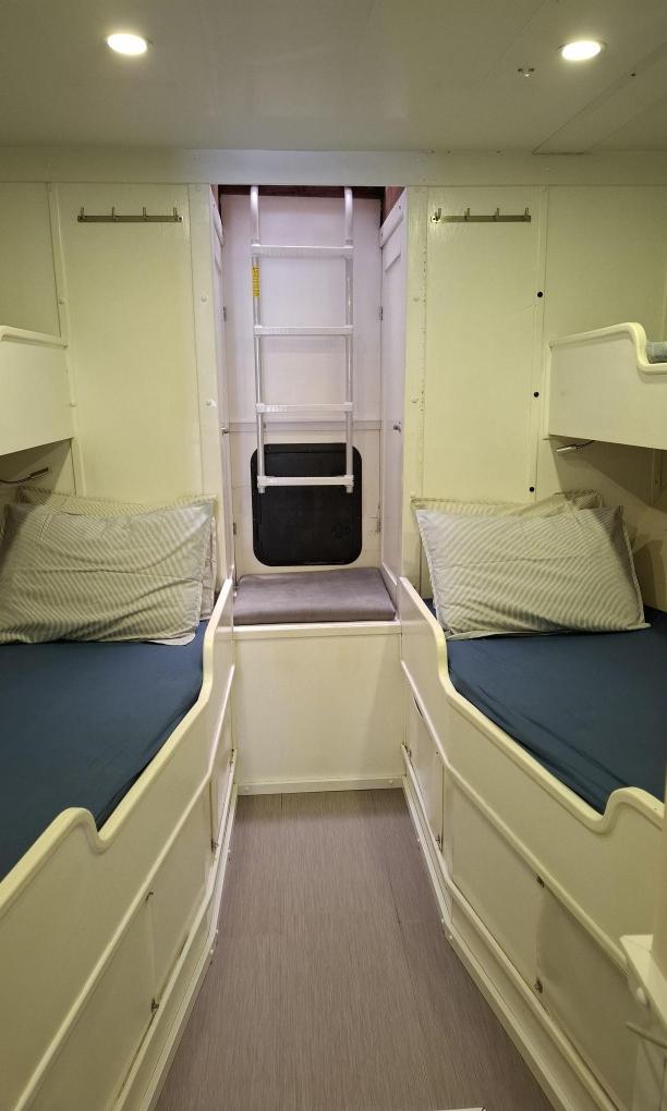 Silhouette Aldabra Expeditions