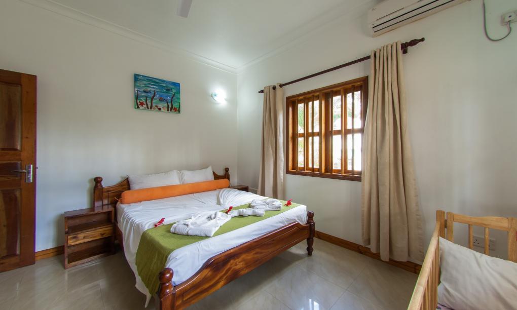 La Fontaine Holiday Apartments and Villas - Three-Bedroom Villa