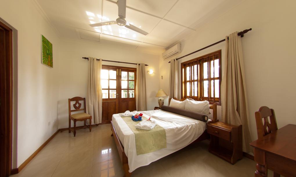 La Fontaine Holiday Apartments and Villas - Three-Bedroom Villa