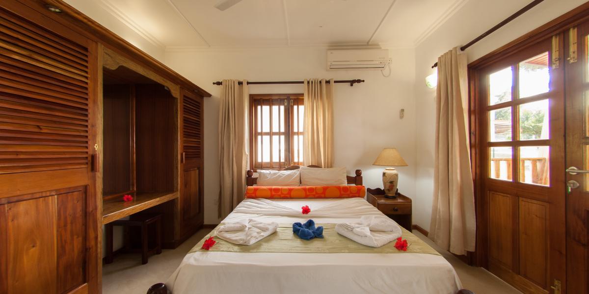 La Fontaine Holiday Apartments and Villas - Three-Bedroom Villa