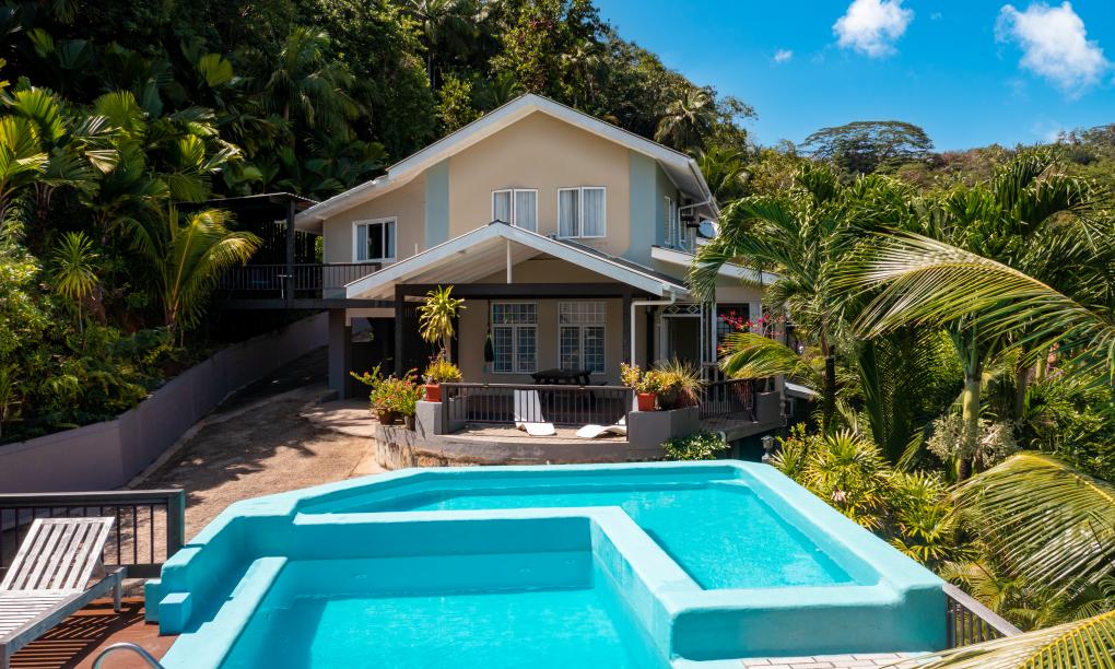 Stephna Residence