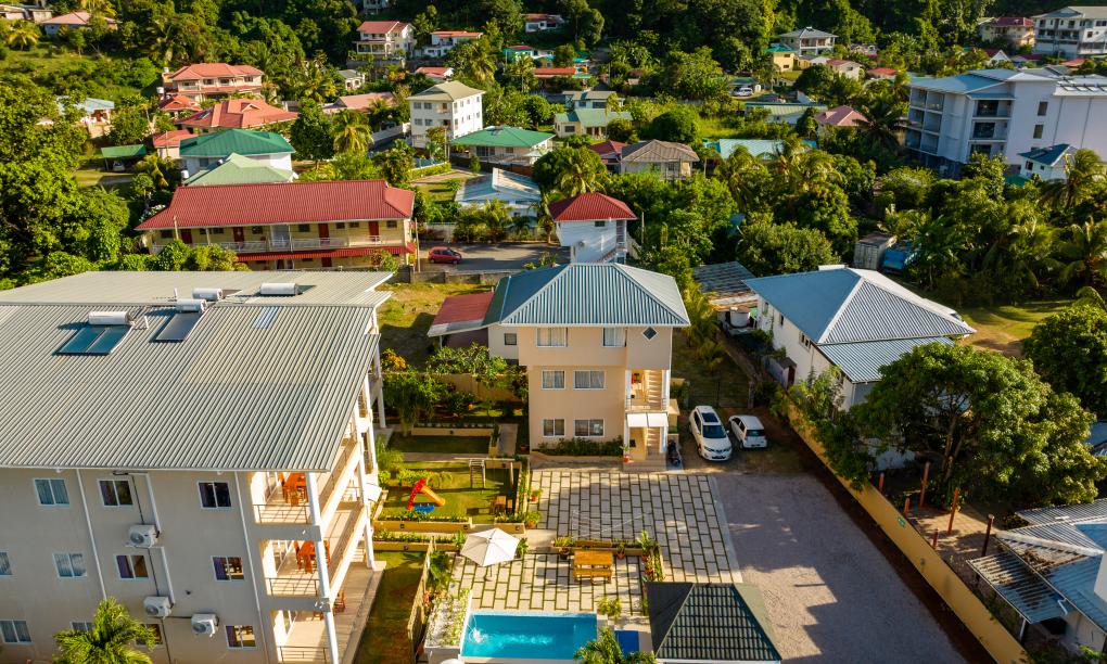 Tropical Hideaway - 1-Bedroom Apartment