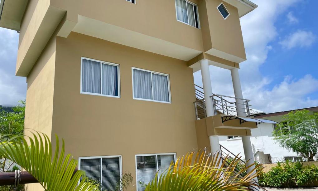 Tropical Hideaway - 1-Bedroom Apartment