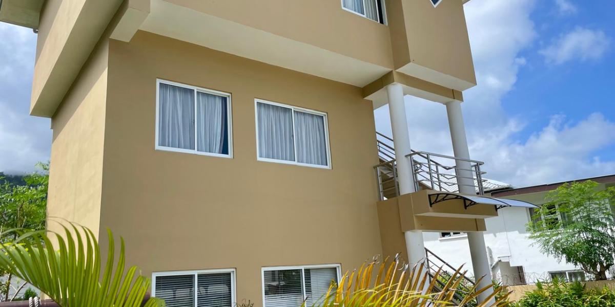 Tropical Hideaway - 1-Bedroom Apartment