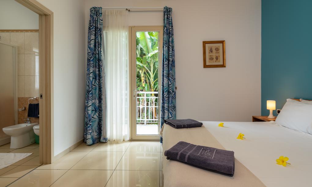 Villa Roscia - Family Standard Room with Balcony