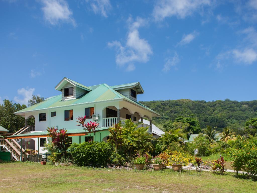 Linsen Self Catering Apartments - Photo 8