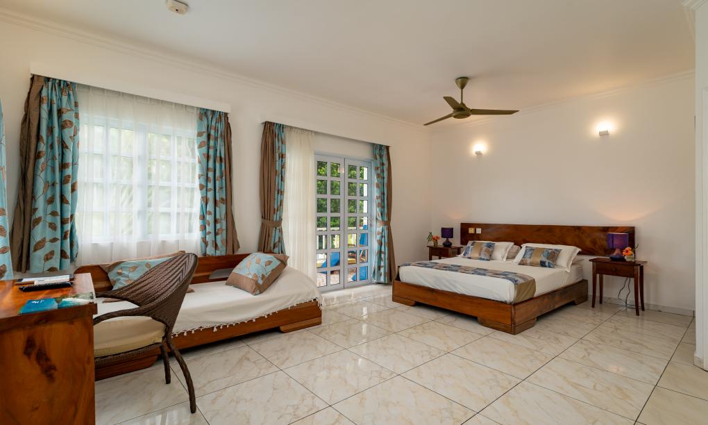 Captain's Villa - Family Room