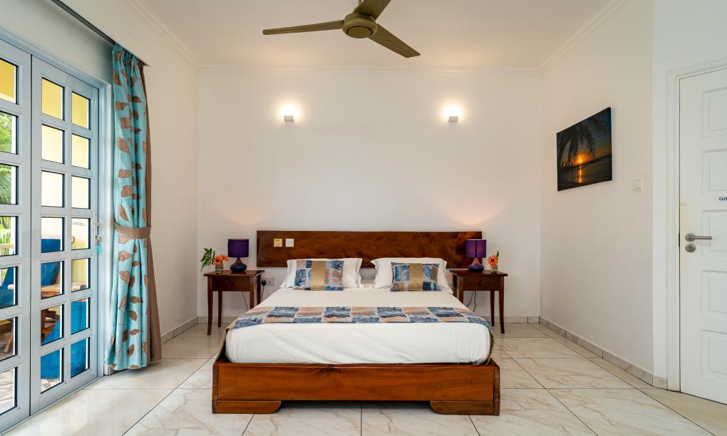 Captain's Villa - Family Room