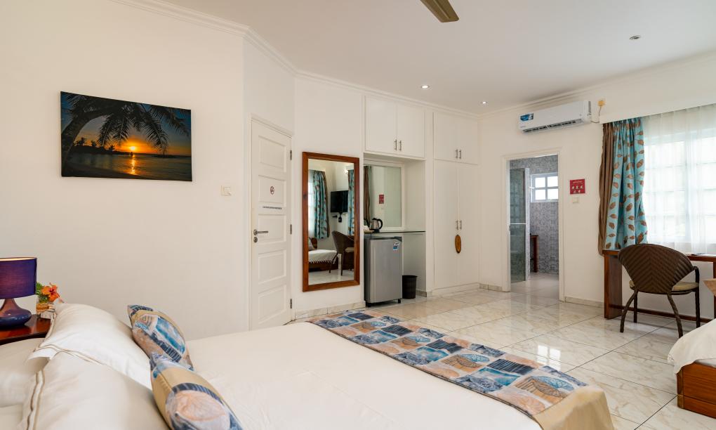 Captain's Villa - Family Room