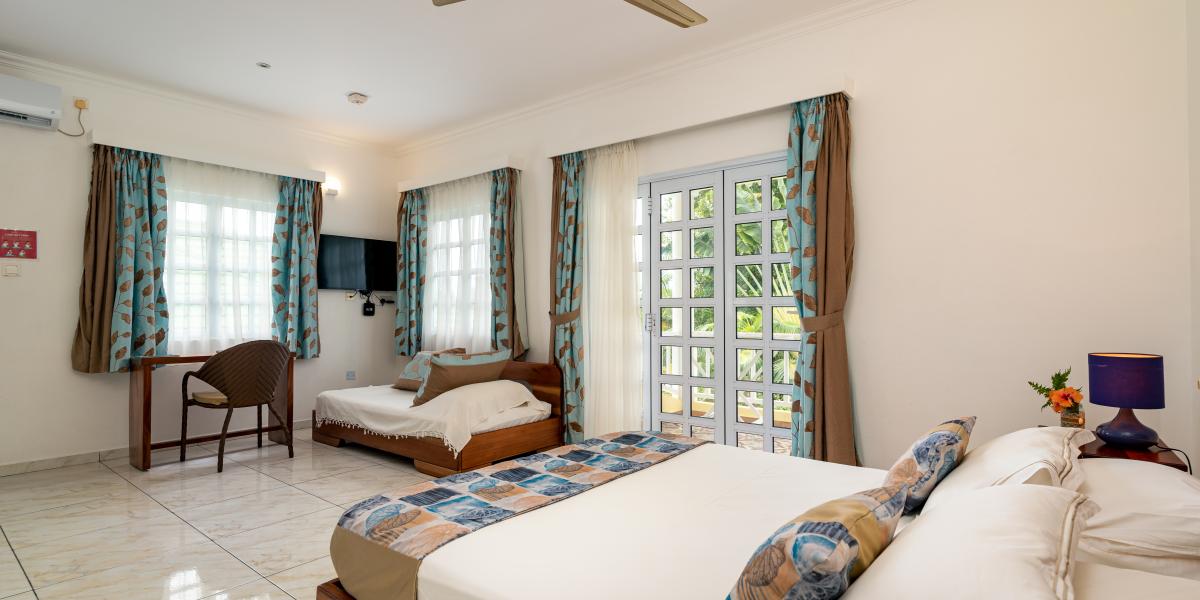 Captain's Villa - Family Room