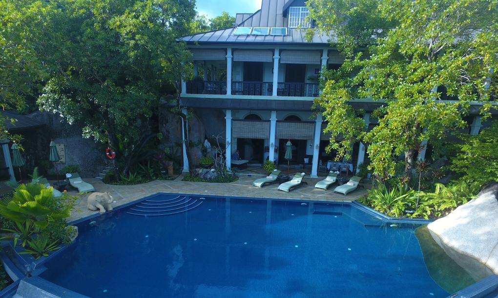 Residence on the Rocks