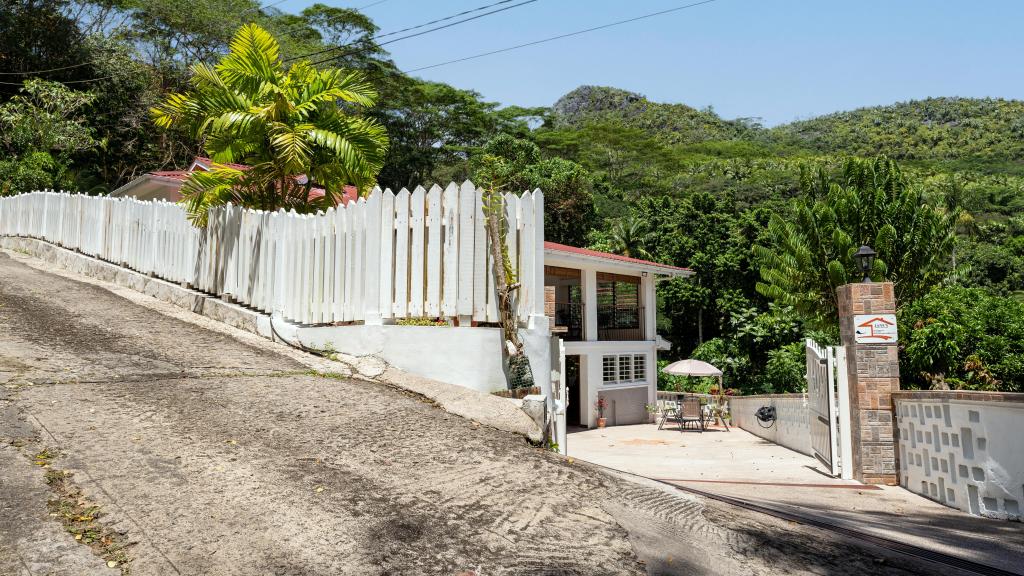 Photo 8: Jane's Serenity Guesthouse - Mahé (Seychelles)