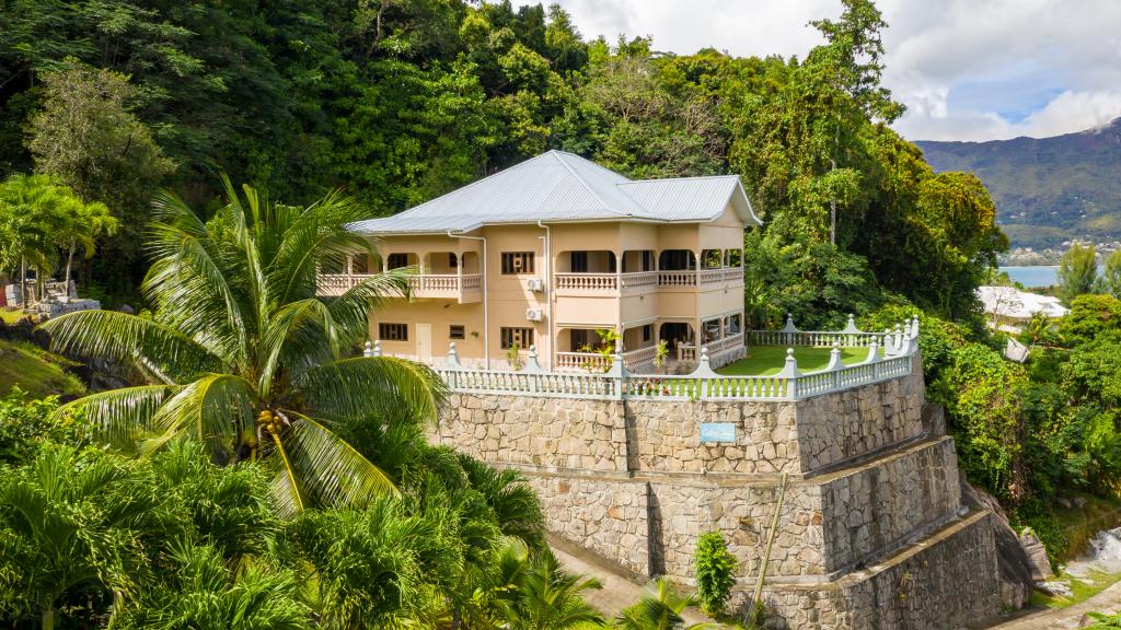 Calm Sorento Image of Calm Sorento