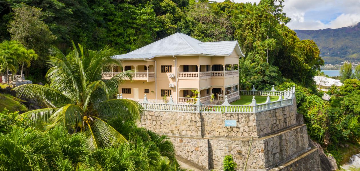 Calm Sorento - Photo 1