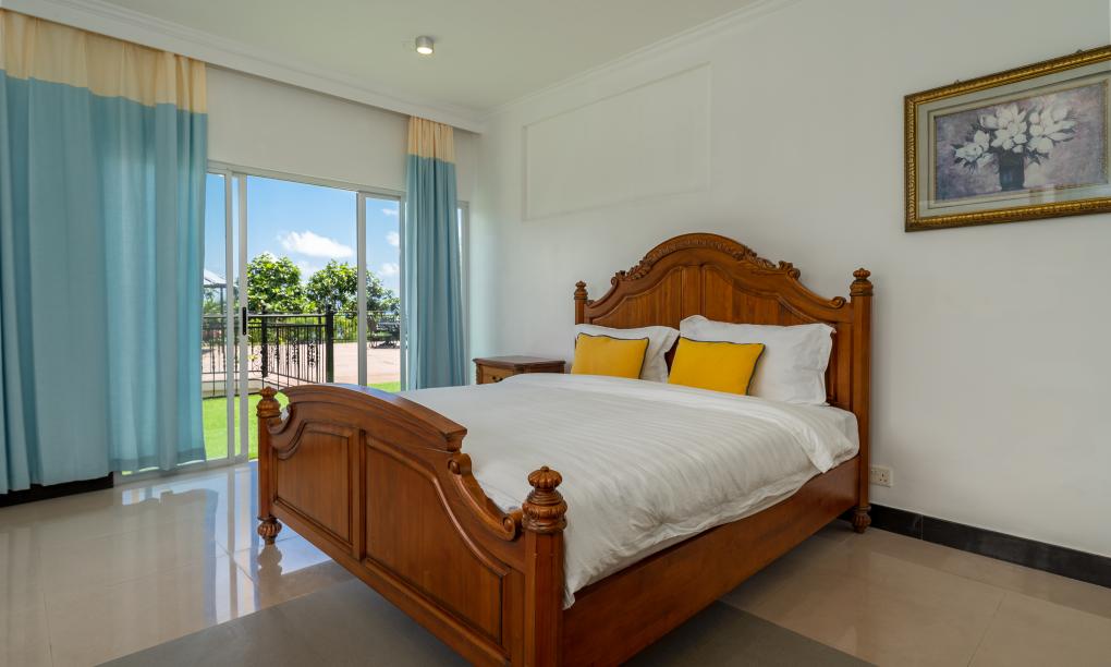 Amanda Luxury Villa - Standard Double Room with Pool View