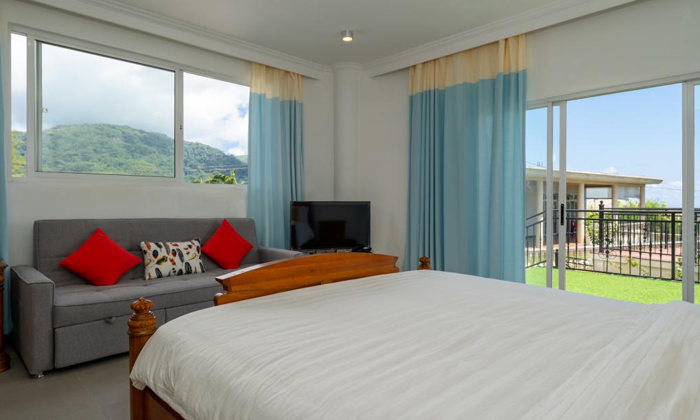 Amanda Luxury Villa - Standard Double Room with Pool View