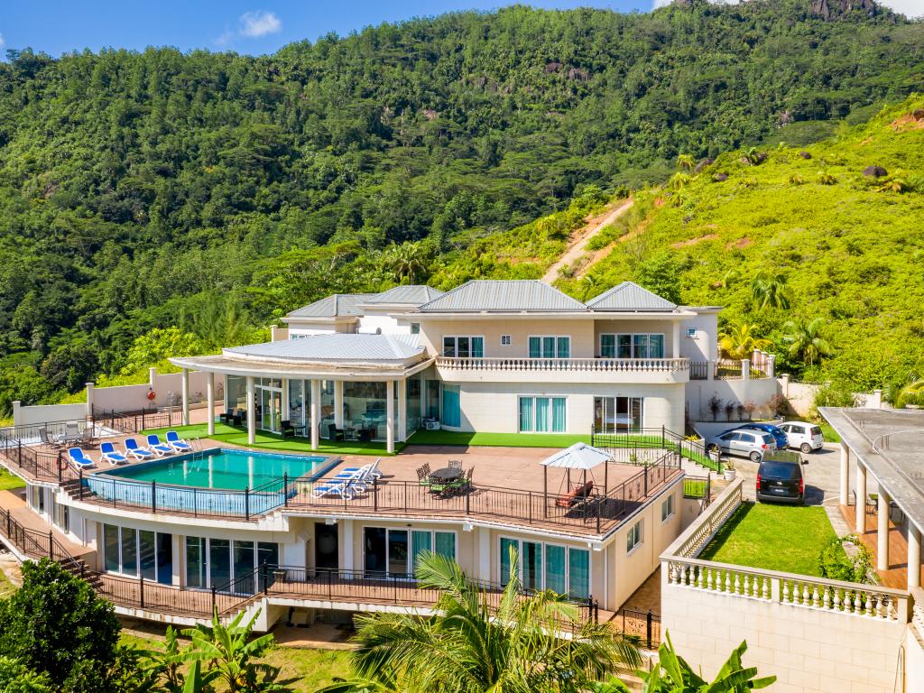 Amanda Luxury Villa - Photo 2