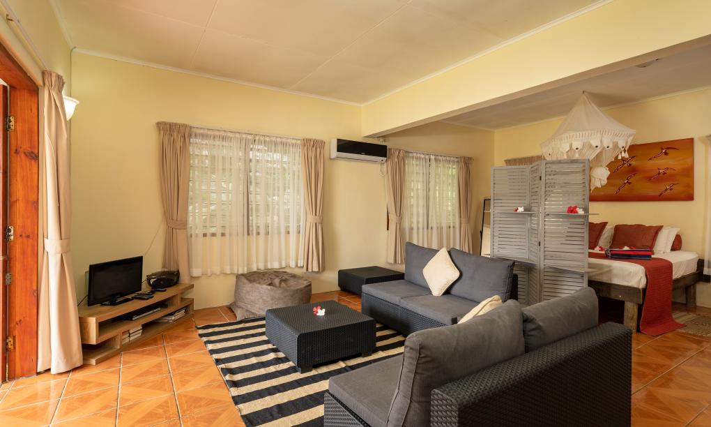 Pebbles Cove - Studio