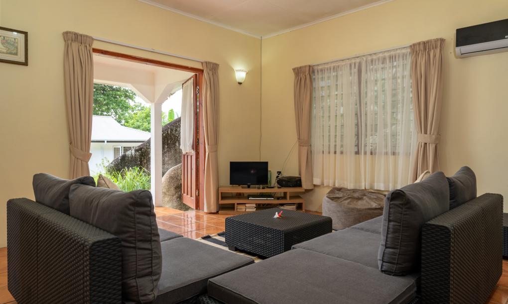 Pebbles Cove - Studio