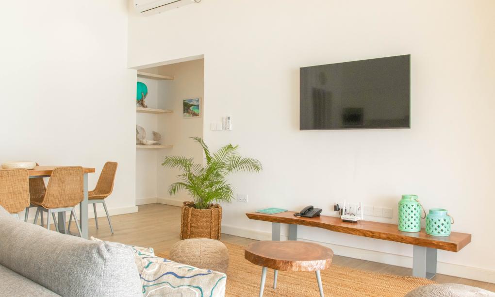 Pineapple Beach Villas - 2-Bedroom Apartment Upper Floor