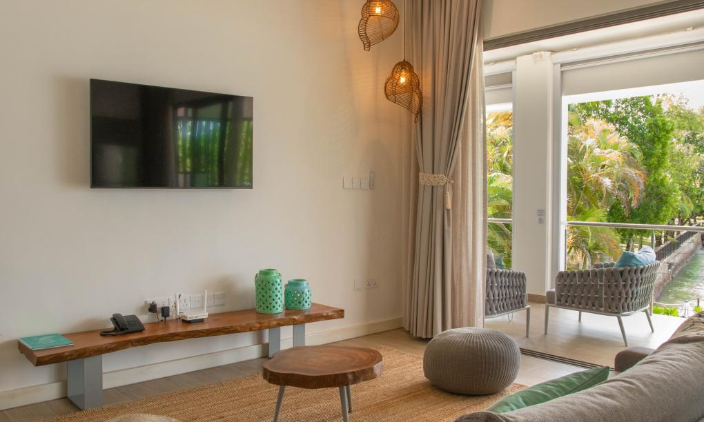 Pineapple Beach Villas - 2-Bedroom Apartment Upper Floor