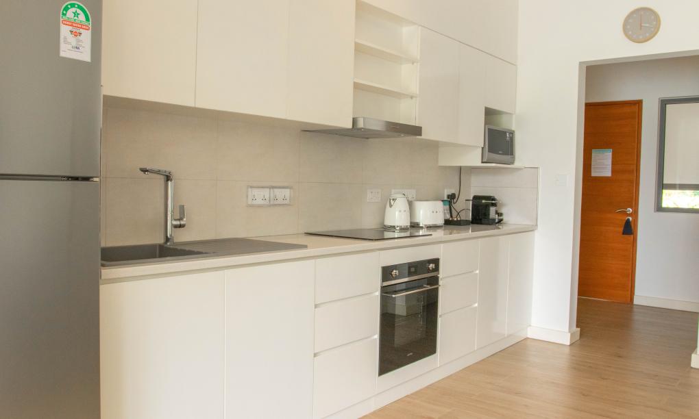 Pineapple Beach Villas - 2-Bedroom Apartment Upper Floor