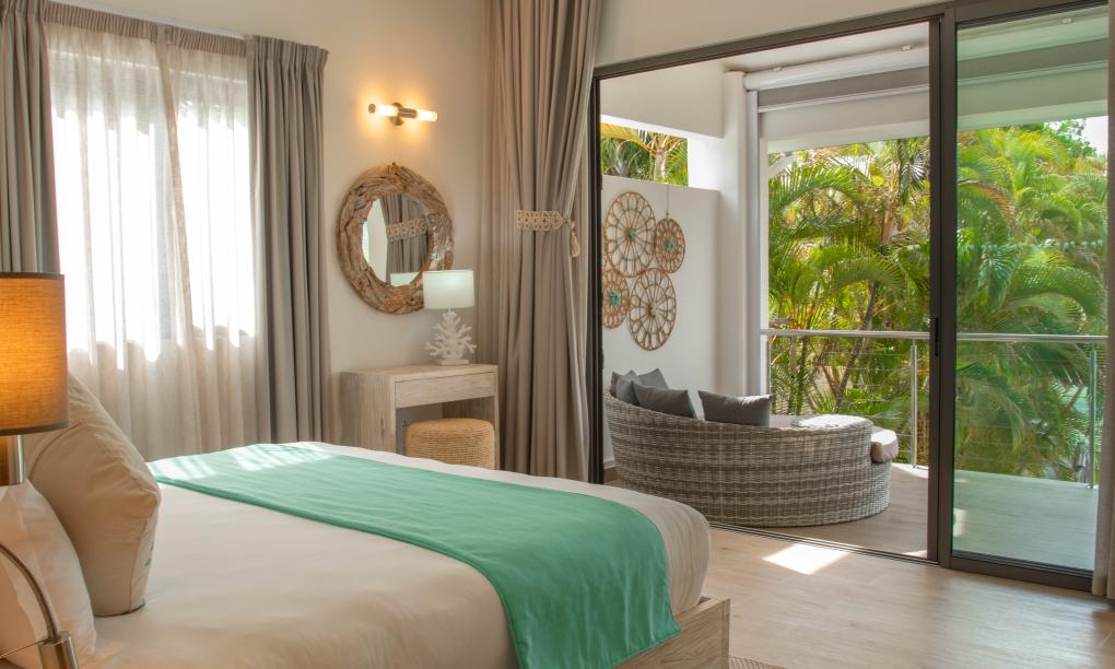 Pineapple Beach Villas - 2-Bedroom Apartment Upper Floor