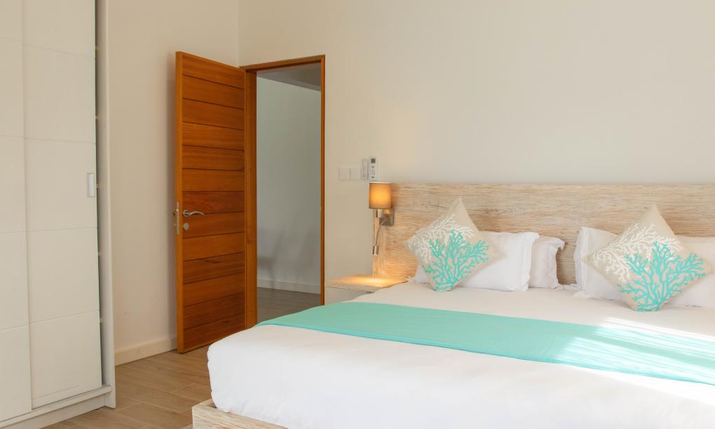 Pineapple Beach Villas - 2-Bedroom Apartment Upper Floor