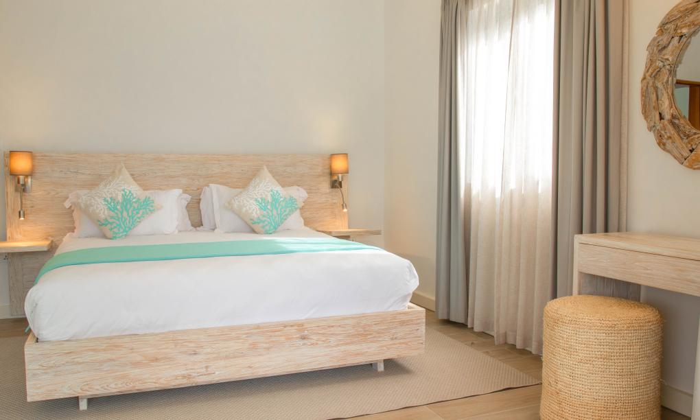 Pineapple Beach Villas - 2-Bedroom Apartment Upper Floor