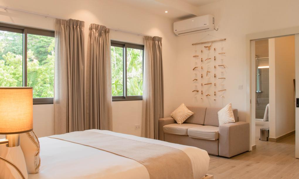 Pineapple Beach Villas - 2-Bedroom Apartment Upper Floor