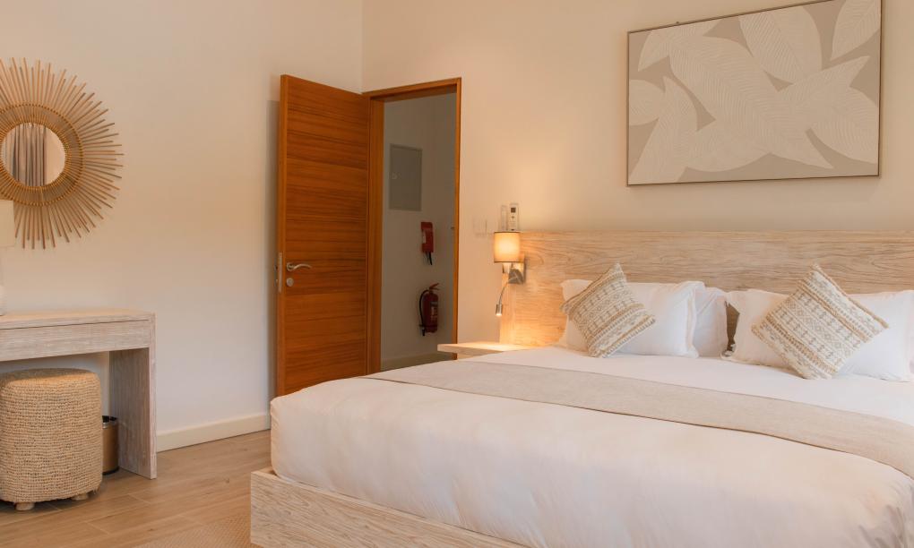 Pineapple Beach Villas - 2-Bedroom Apartment Upper Floor