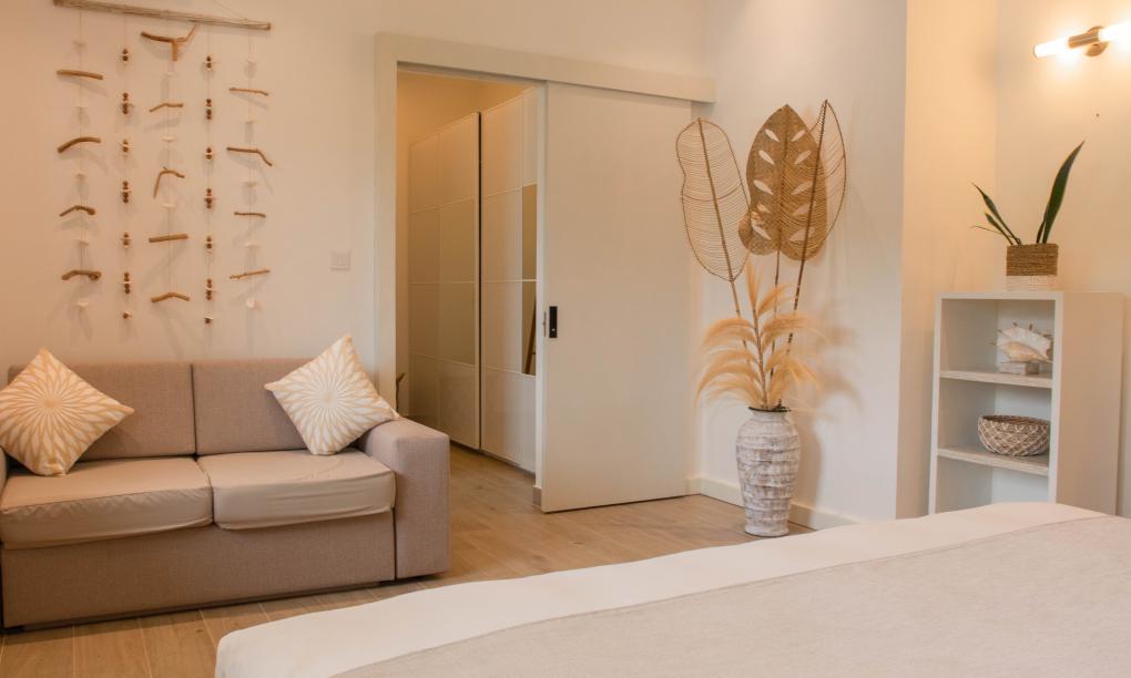 Pineapple Beach Villas - 2-Bedroom Apartment Upper Floor