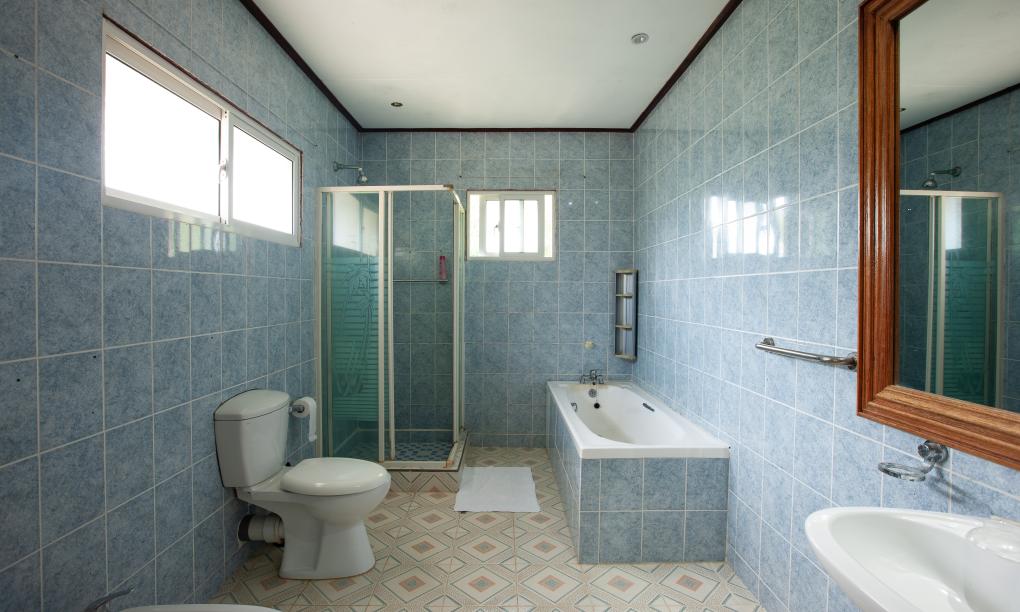 Zanboza Guesthouse - Quadruple Room Yellow with balcony