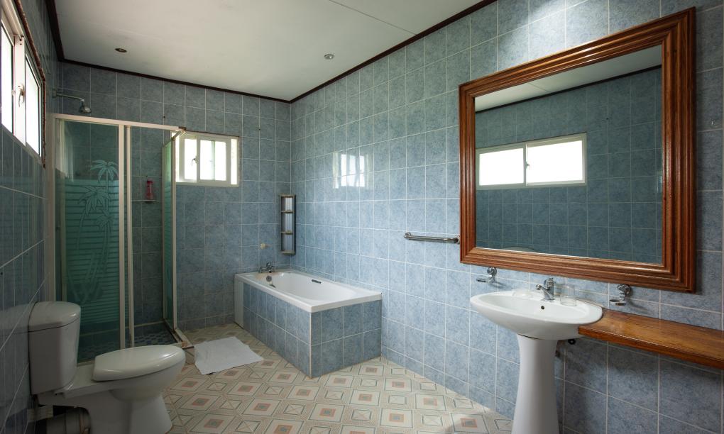 Zanboza Guesthouse - Quadruple Room Yellow with balcony