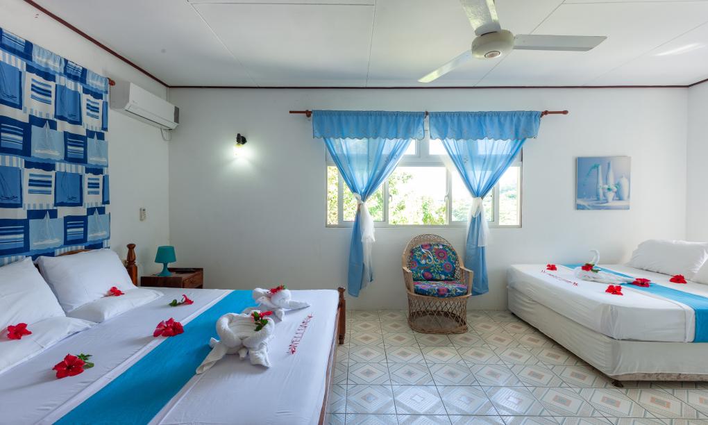 Zanboza Guesthouse - Family Room Blue