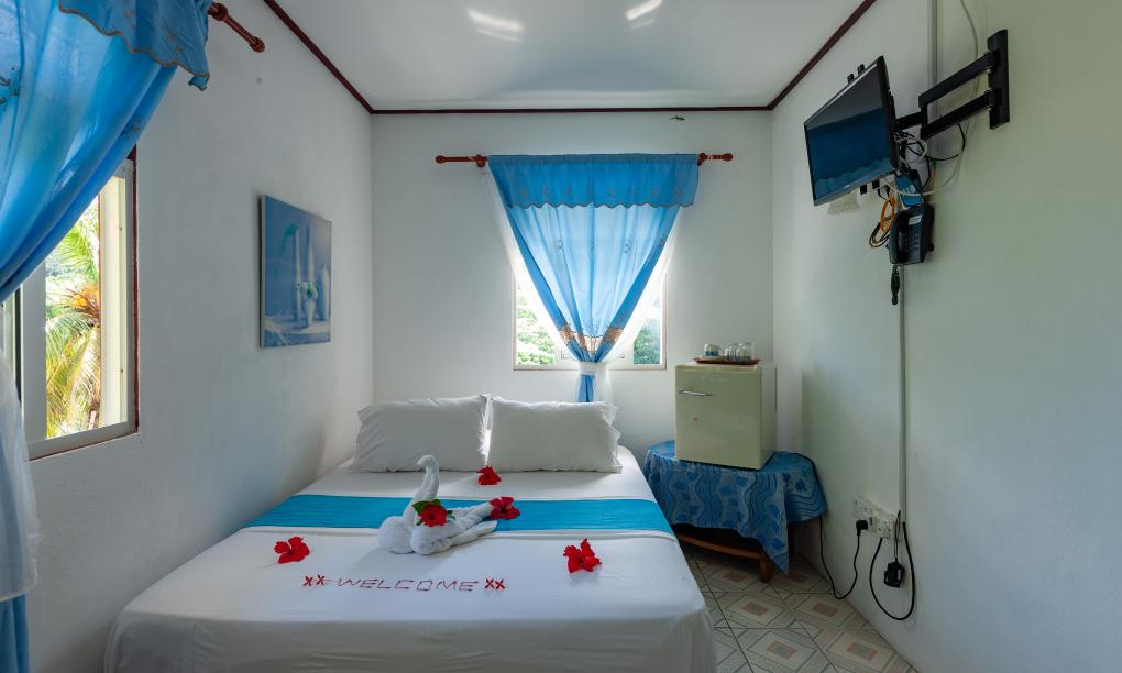 Zanboza Guesthouse - Family Room Blue