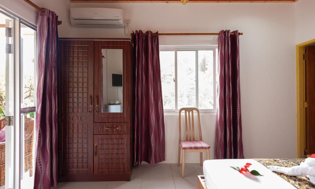 Zanboza Guesthouse - Double Room Hibiscus
