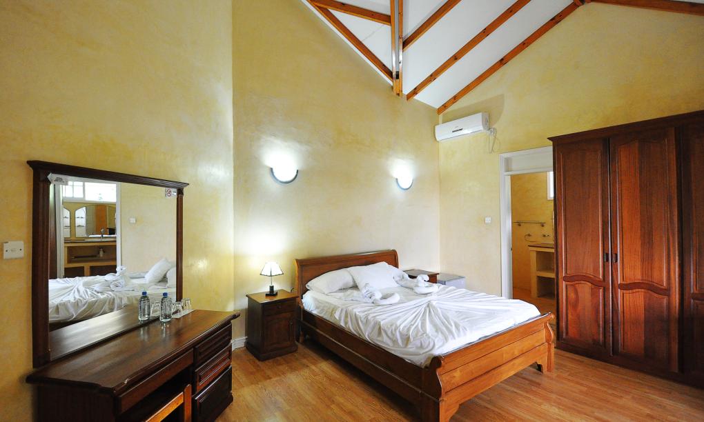 Villa Dorado - Mountain View Room