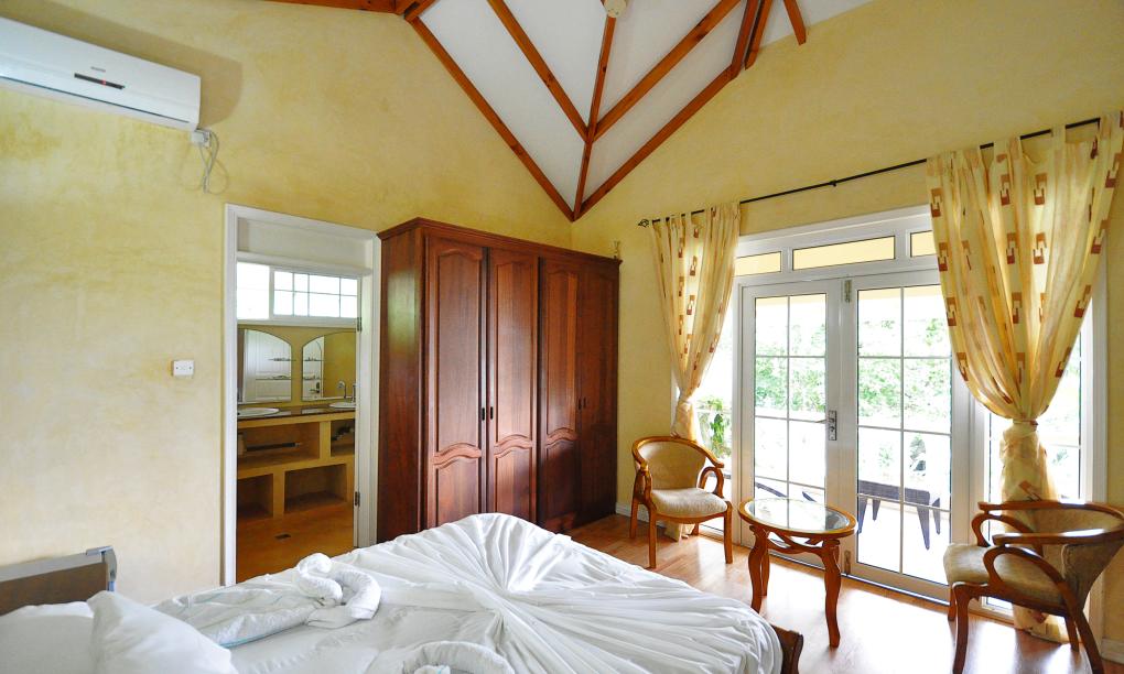 Villa Dorado - Beach Front Room