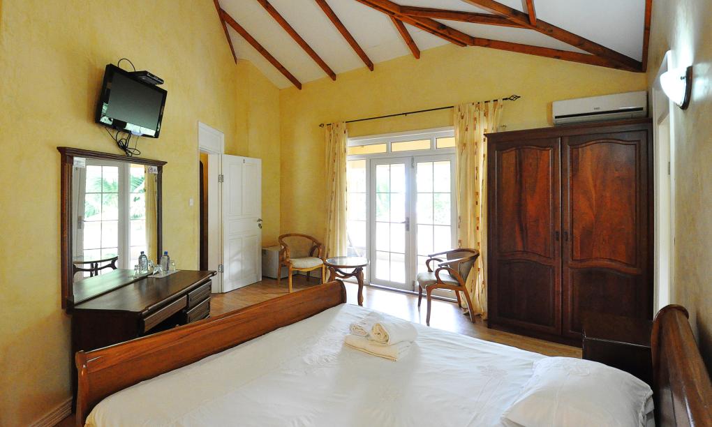 Villa Dorado - Beach Front Room