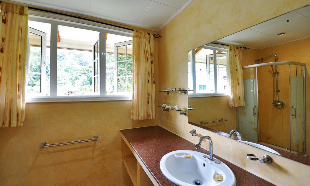 Villa Dorado - Beach Front Room