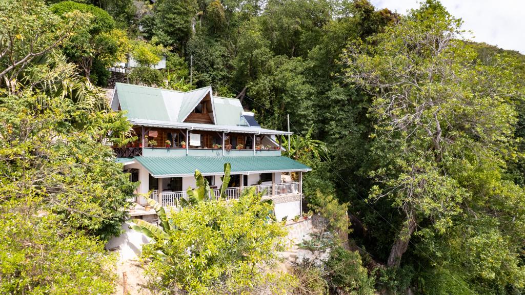 Photo 2: Myra's Self Catering Apartment - Praslin (Seychelles)