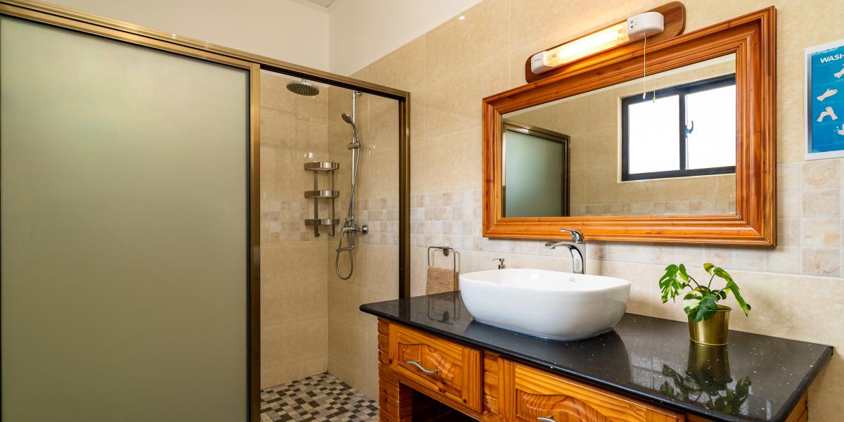 Azia's Apartments - 2-Schlafzimmer-Appartement