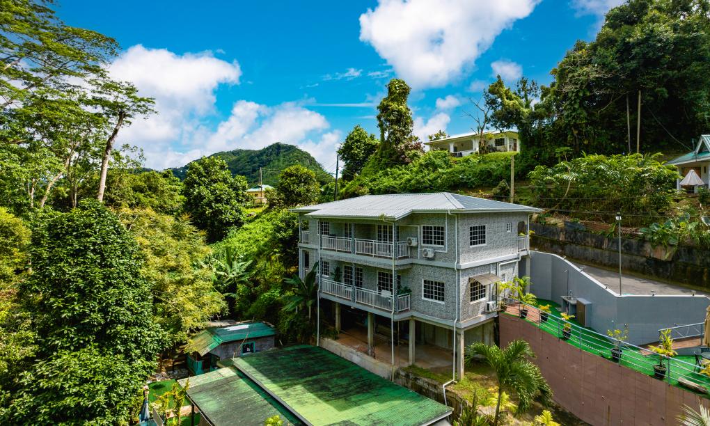 Paradise Breeze Apartments