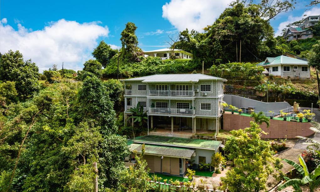 Paradise Breeze Apartments