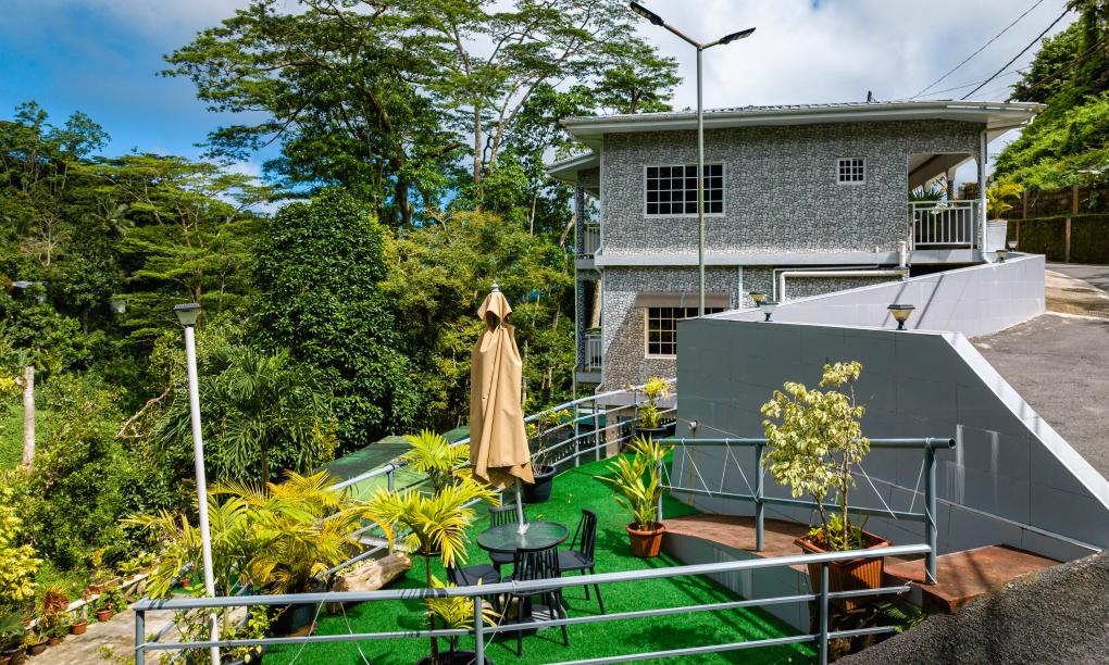 Paradise Breeze Apartments