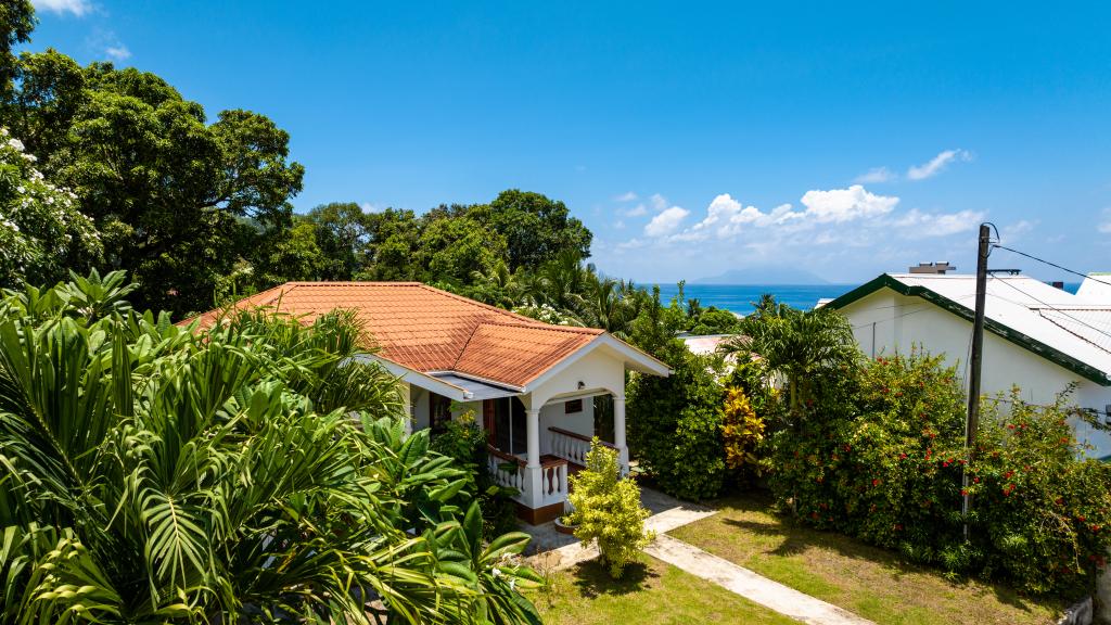 Photo 2: Lazy Hill Bungalows - Mahé (Seychelles)