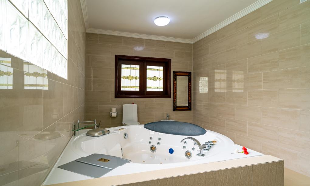 Le Bonheur Villa - Penthouse Suite