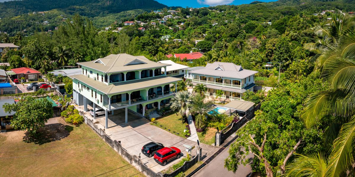 Green Palm Self Catering Apartments & Chalets