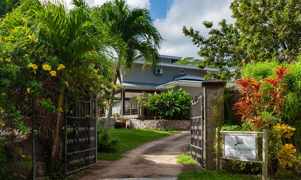 Anse Boudin Chalets & Villa